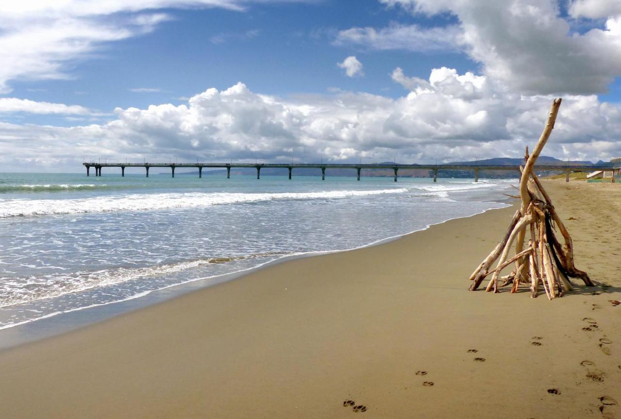 Beachside Bliss: 1 Bed 1 Bath Christchurch Eksteriør billede