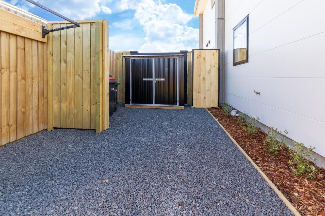Beachside Bliss: 1 Bed 1 Bath Christchurch Eksteriør billede