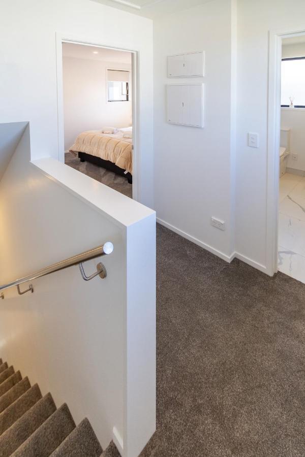 Beachside Bliss: 1 Bed 1 Bath Christchurch Eksteriør billede